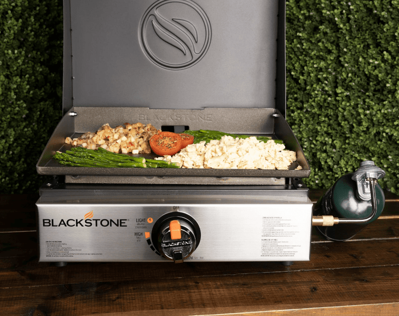 Blackstone 17'' Table Top Griddle with Hood 1814