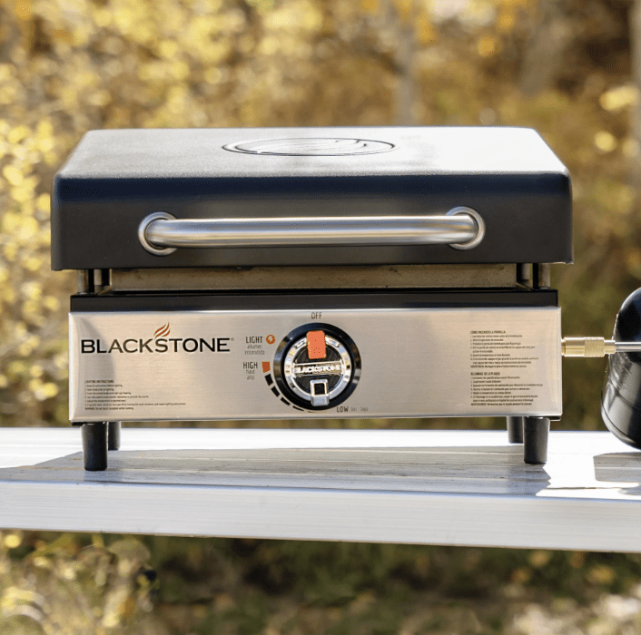 Blackstone 17'' Table Top Griddle with Hood 1814