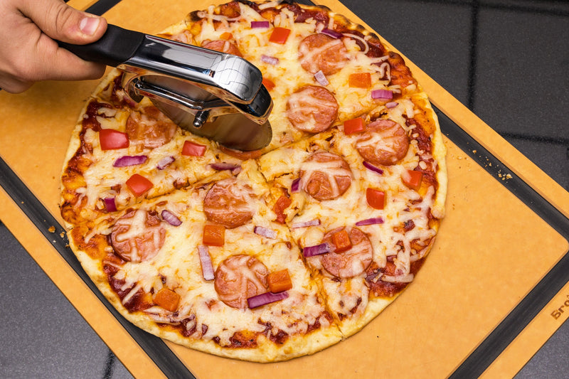 Broil King Deluxe Pizza Cutter - 69810