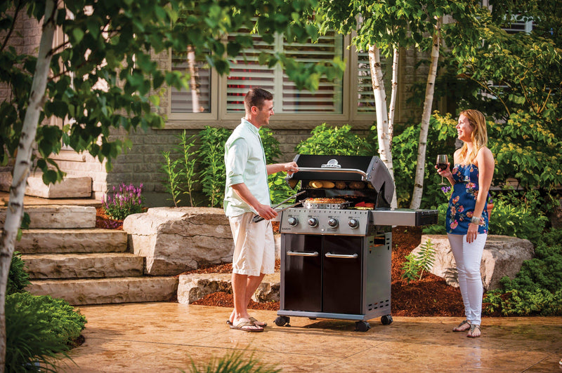 Broil King CROWN 420 4-Burner BBQ with Heavy-Duty Cast Iron Cooking Grids