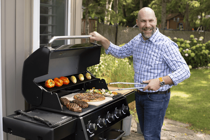 Broil King CROWN 520 Pro 5-Burner BBQ with 8mm Stainless Steel Cooking Grids