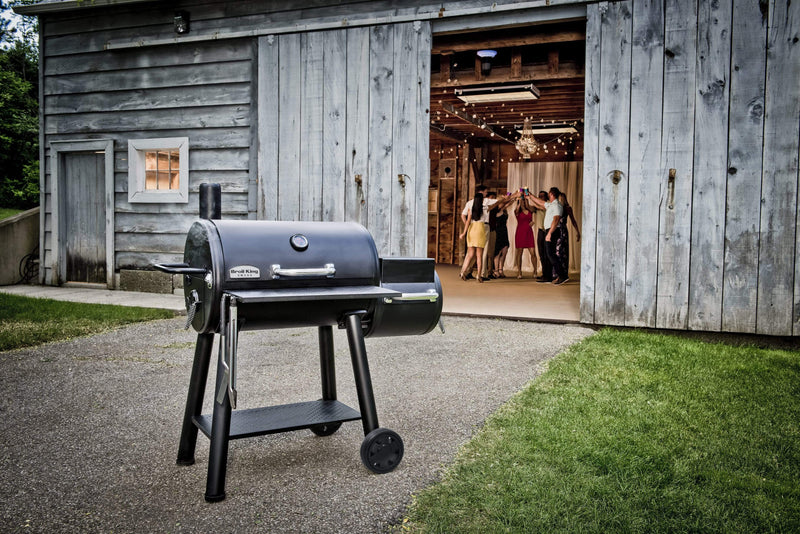 Broil King Broil King REGAL Charcoal Offset Smoker 500 with Heavy Duty Cast Iron Grids Charcoal / Black 958050 Freestanding Charcoal Smoker 062703580500