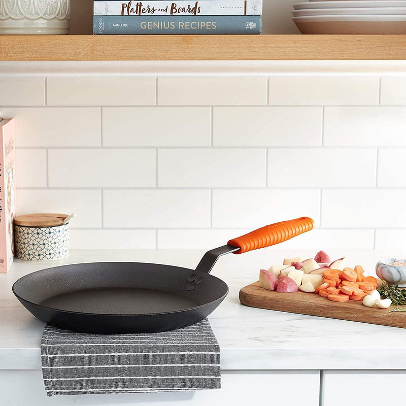 Lodge Carbon Steel Seasoned Skillet 12" w/ Silicone Handle Holder
