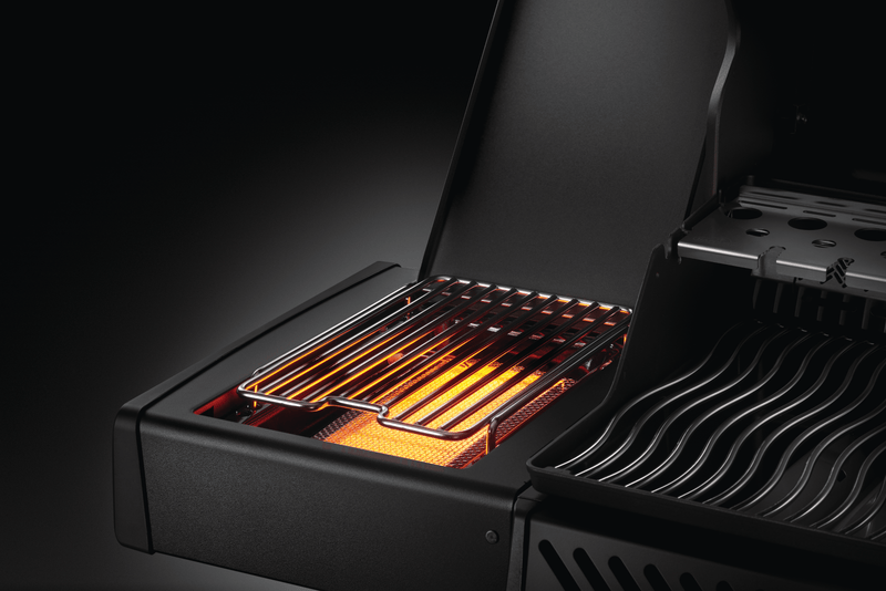 Napoleon PHANTOM Rogue SE 425 BBQ with Infrared Side & Rear Burners