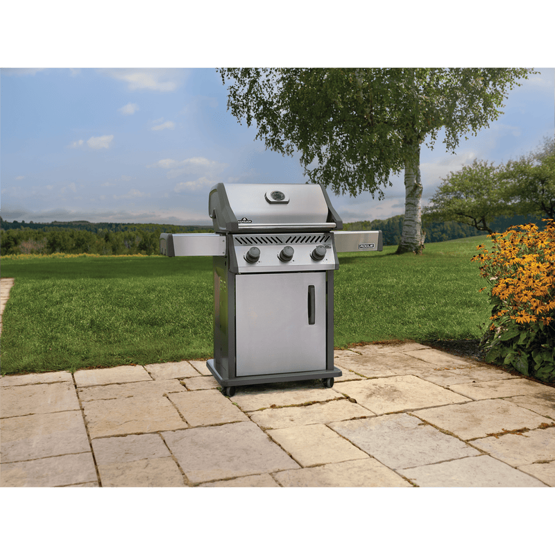 Napoleon Rogue 425 3-Burner Gas Grill
