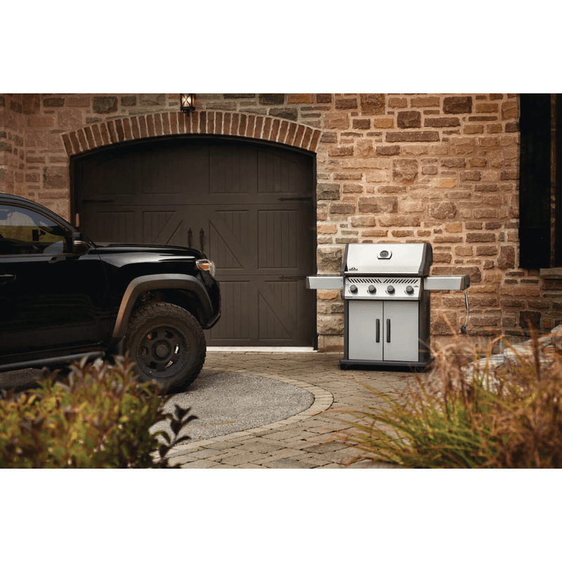 Napoleon Rogue 525 4-Burner Gas Grill