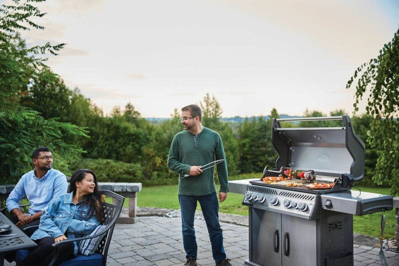 Napoleon Rogue SE 625 RSIB 5-Burner BBQ with Infrared Side & Rear Burners RSE625RSIB-1