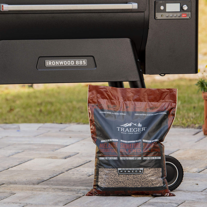 Traeger Signature Blend Wood Pellets (Hickory/Maple/Cherry) 20lb