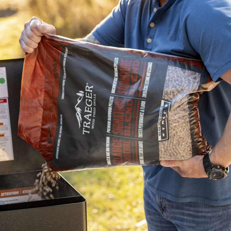 Traeger Signature Blend Wood Pellets (Hickory/Maple/Cherry) 20lb