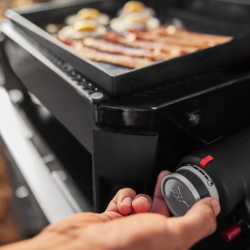 Weber Traveler 17" Portable Griddle 1500012